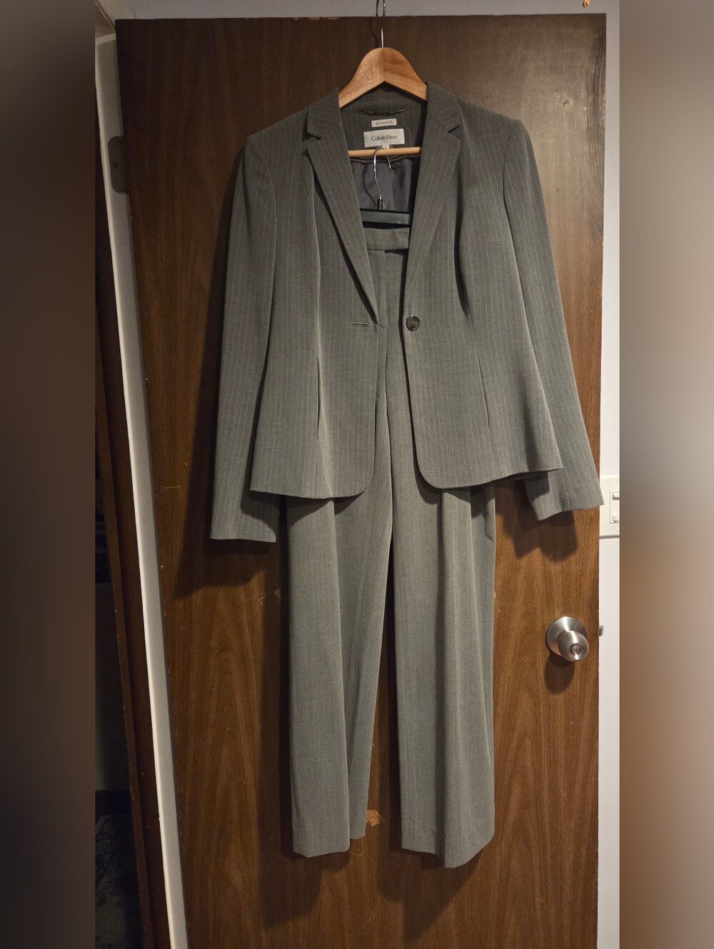 Calvin Klein Women's Gray Pinstripe Two-Piece Suit Sz 6
